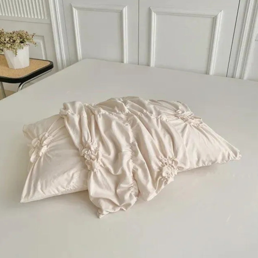RuffledWeave Duvet Set – Elegantes Rüschblumen Bettbezug Set aus Mikrofaser