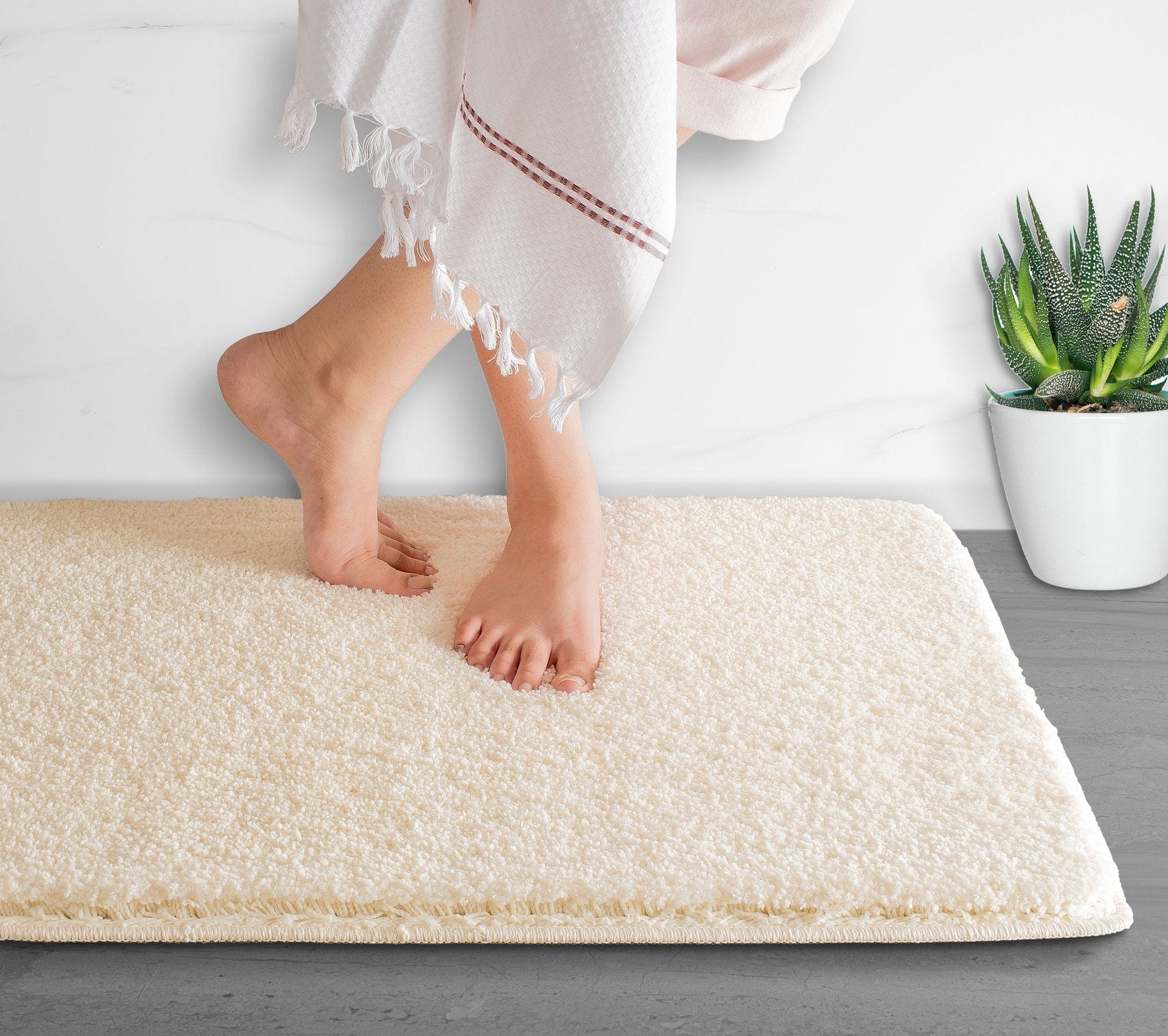 Luxura UltraSoft Badematte | Super saugfähiger Mikrofaser-Badezimmerteppich mit rutschfester Rückseite