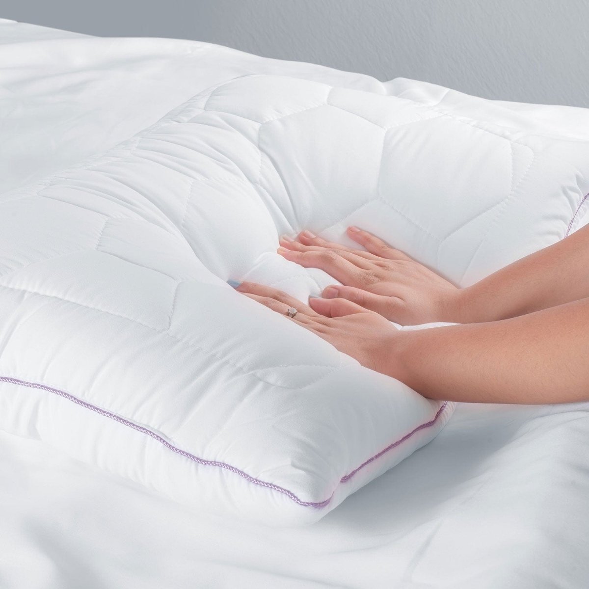 Aurelissen Lavendia Almohada | Hipoalergénica y Antibacteriana | Con Aroma a Lavanda | Almohada Suave para Piel Sensible