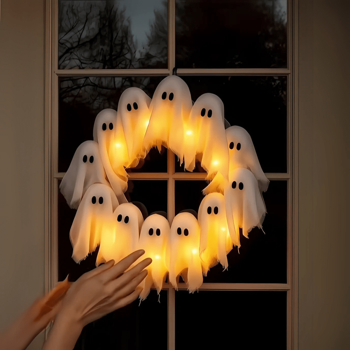SPOOKFEST – LED Ghost Wreath for Halloween with Creepy Glow 2
