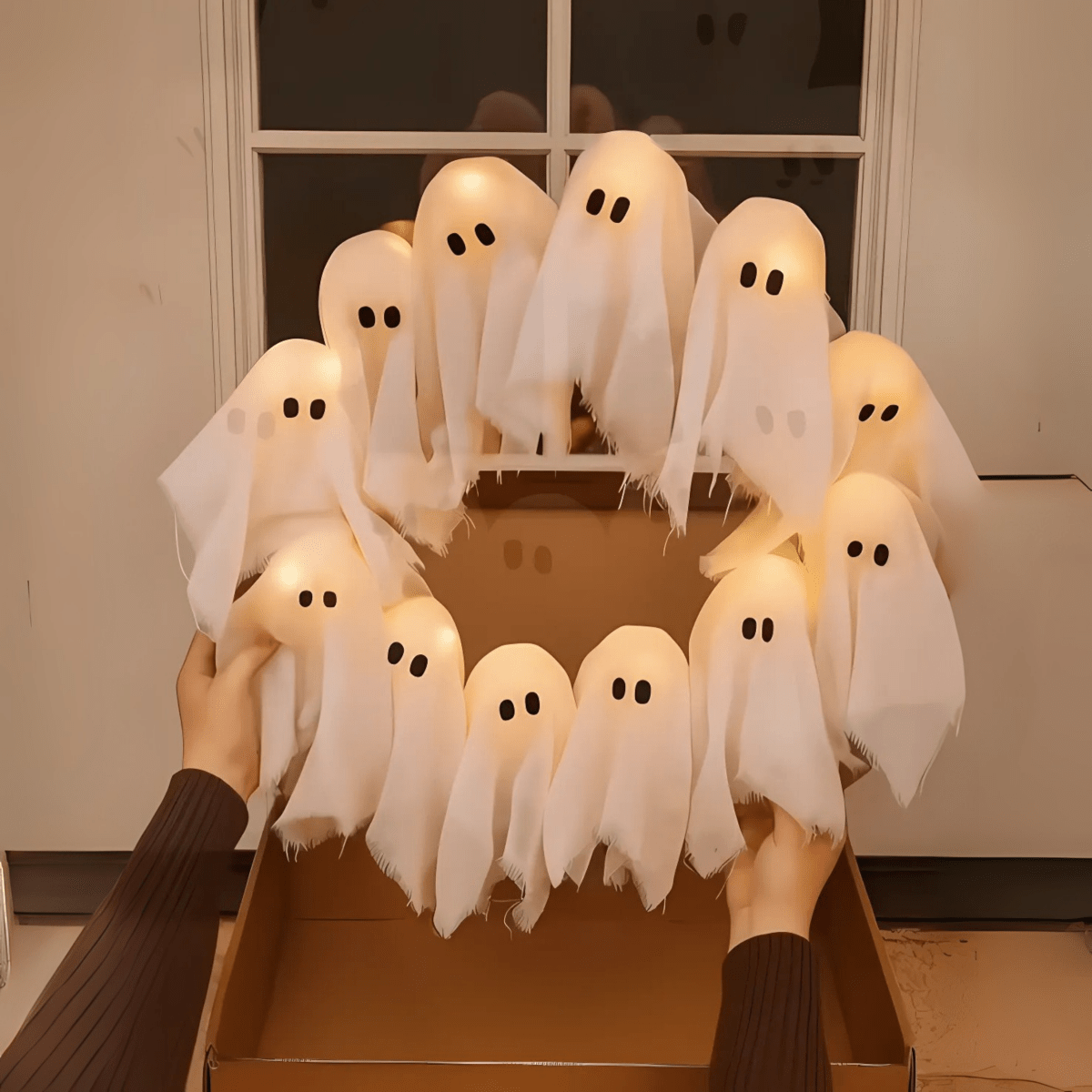 SPOOKFEST – LED Ghost Wreath for Halloween with Creepy Glow 4