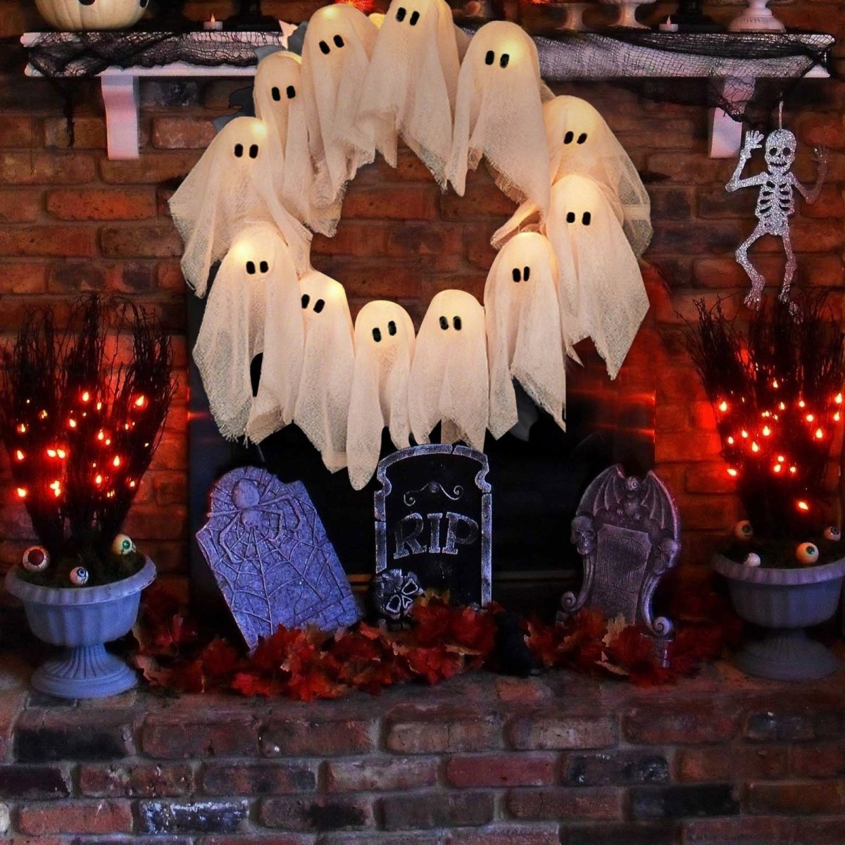 SPOOKFEST – LED Ghost Wreath for Halloween with Creepy Glow 6