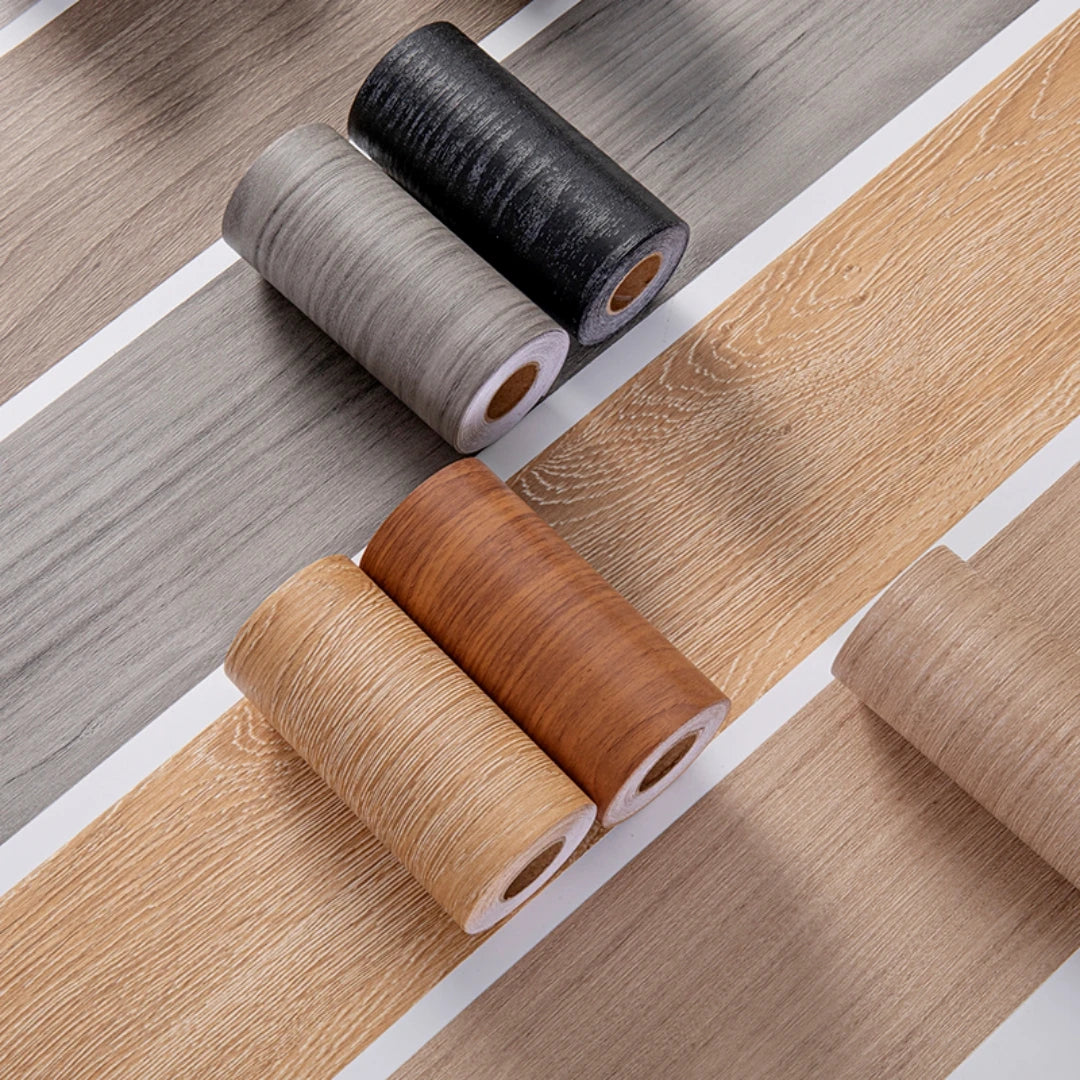 WOODSTRIPE – Listelli in PVC autoadesivi con venatura legno per ambienti eleganti