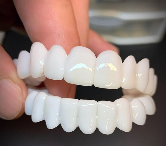 SmileFlex – Anpassbare Zahnprothese mit Dental-Linsen