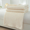 StripeWarm – Breite Flanell-Fleece-Decke mit Streifenmuster, weich & wärmend