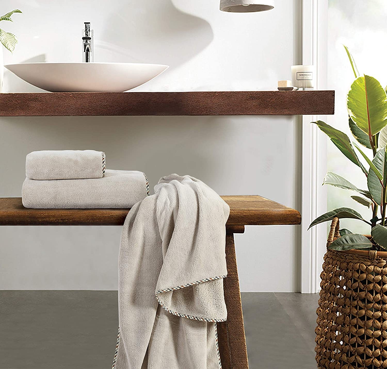 Solenza Premium-Badetuch | Leichtes Mikrofaserhandtuch mit Schnell-Trocknungs-Technologie
