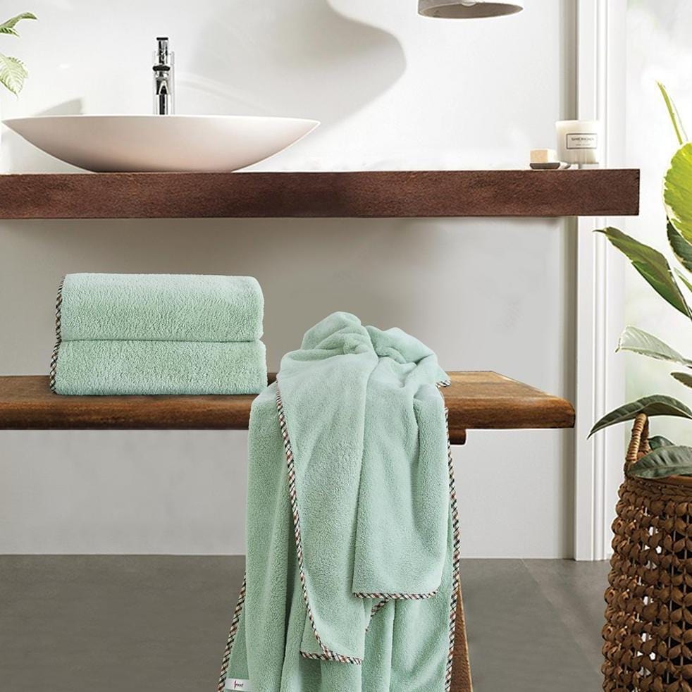 Solenza Premium-Badetuch | Leichtes Mikrofaserhandtuch mit Schnell-Trocknungs-Technologie