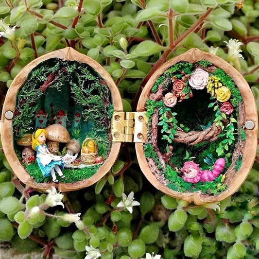NUTSHELLIA – Casa de muñecas artesanal hecha con cáscaras de nuez y luz interior