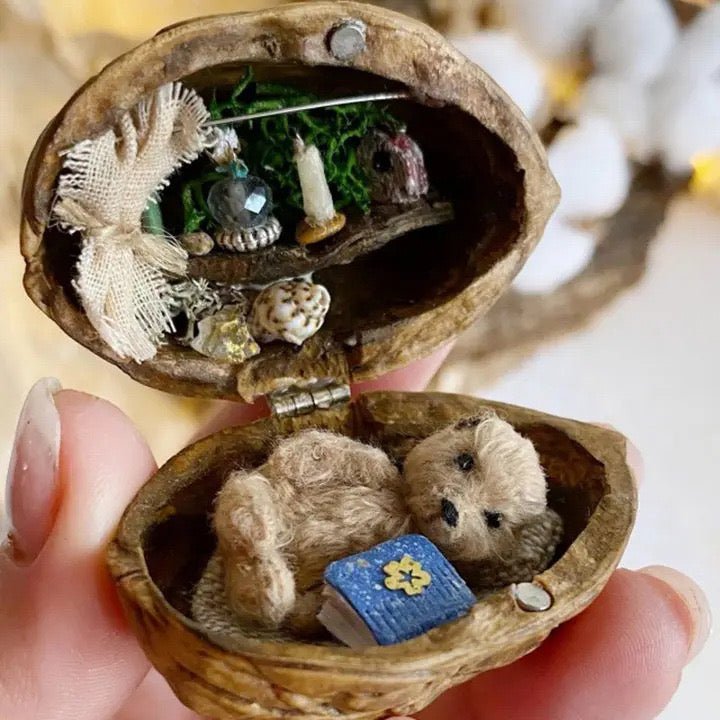 NUTSHELLIA – Casa de muñecas artesanal hecha con cáscaras de nuez y luz interior