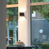 Moderne LED-Wandleuchte im Kubus-Design