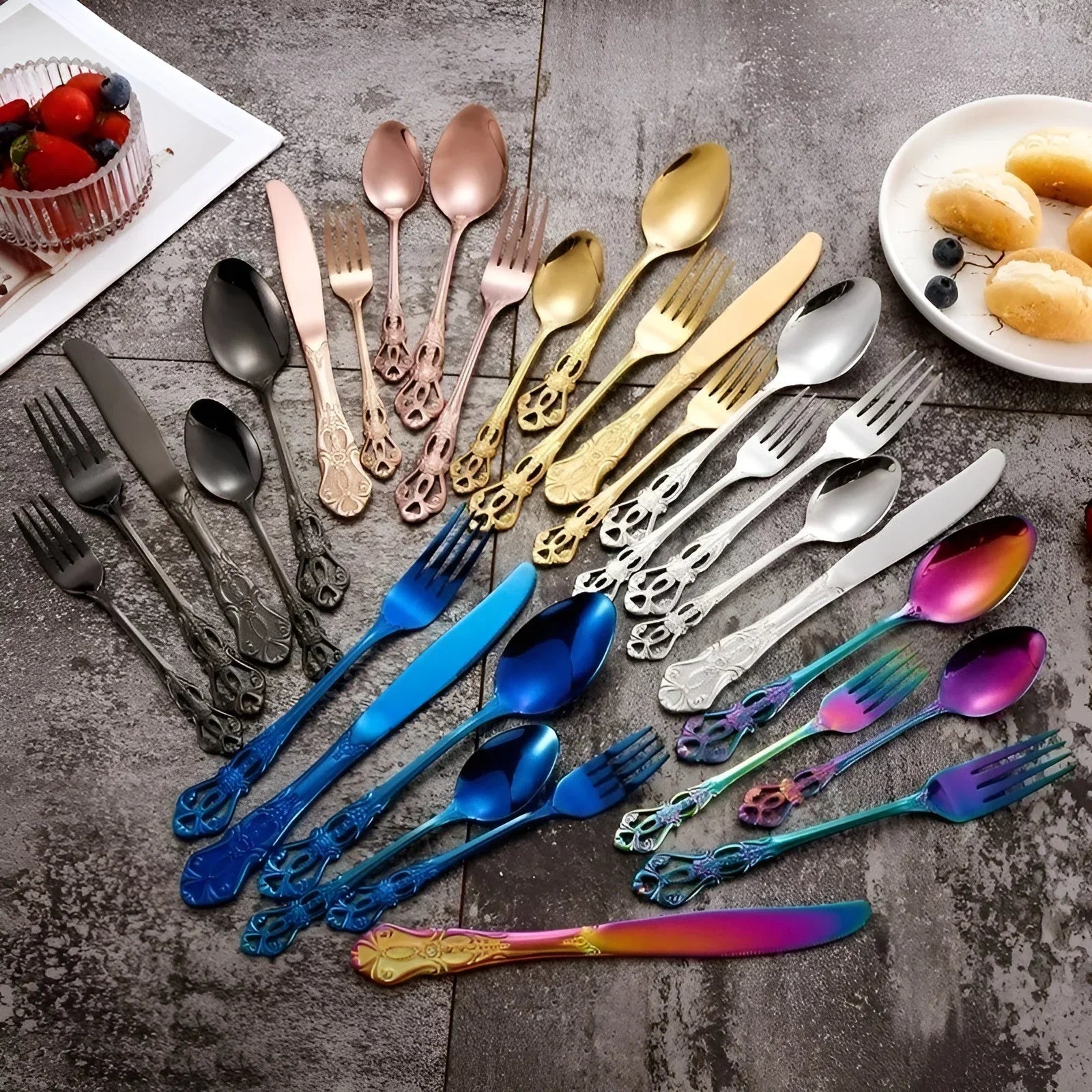 Luxuriöses 24-teiliges Gold-Besteckset mit Eleganter Verzierung
