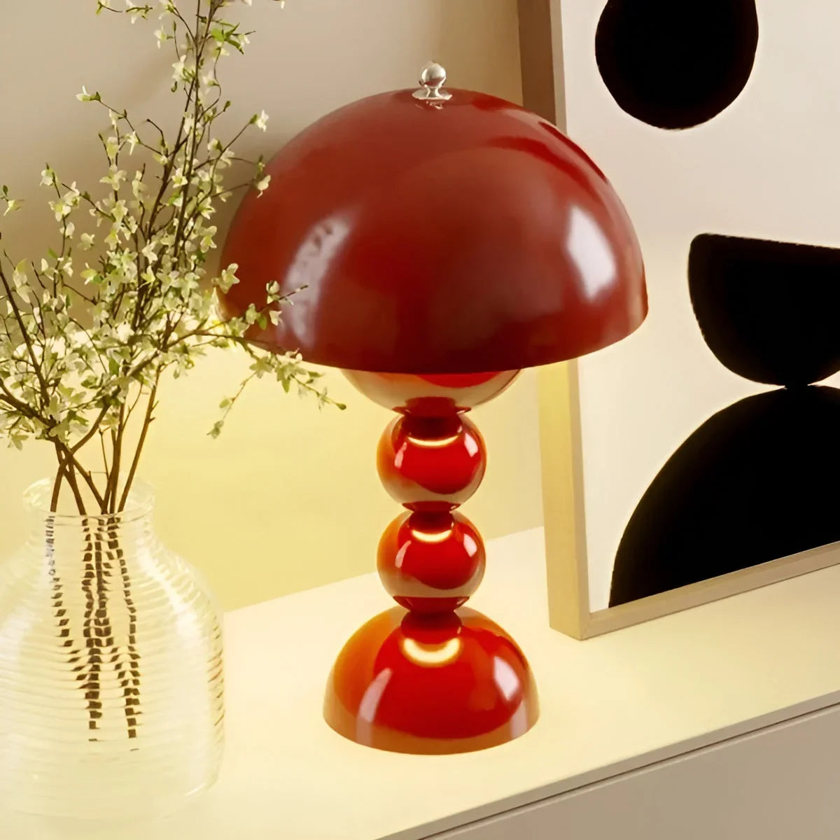 Moderne Tischlampe im Skandinavischen Design mit Goldakzenten